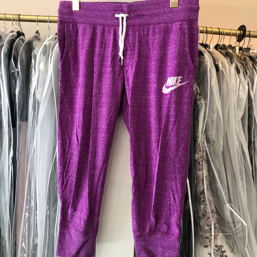 Nike Cropped Joggers